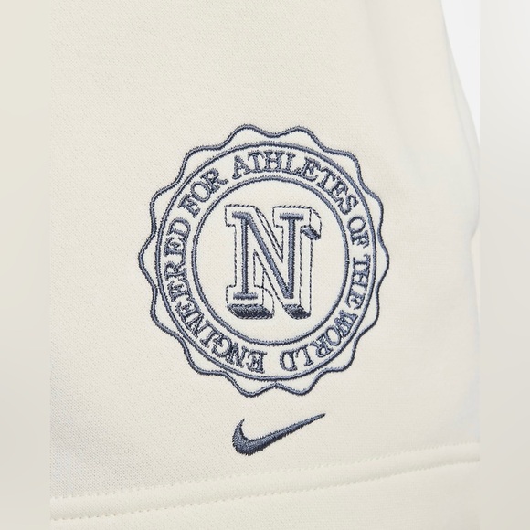 Nike Sportswear Phoenix Fleece Heritage
Women's High-Waisted Shorts - Picture 6 of 8